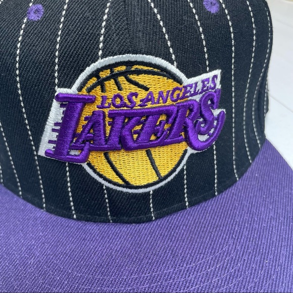 Mitchell & Ness LA Lakers Patches Hardwood Classics Pinstripe Snapback Hat - Picture 4 of 10